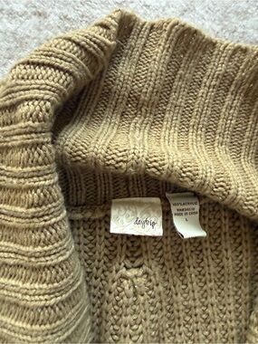daytrip Women's Ribbed Turtleneck Sweater in Camel